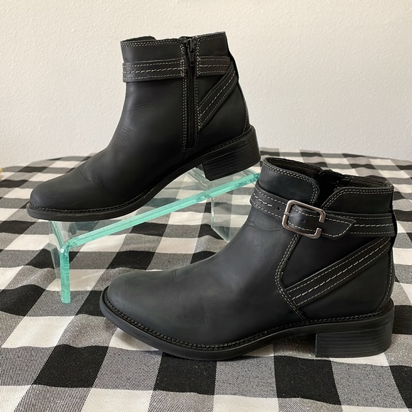 Clarks Women's Maye Black Nubuck Leather Ankle Strap Boot Booties Size 9.5 - Picture 4 of 12